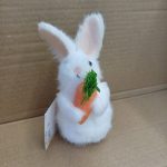 Conejito de Pascua con zanahoria 11x5cm