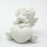 Ángel blanco con corazón
