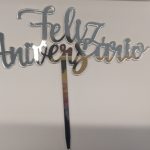 Adorno de feliz cumpleaños acrílico plateado 13c